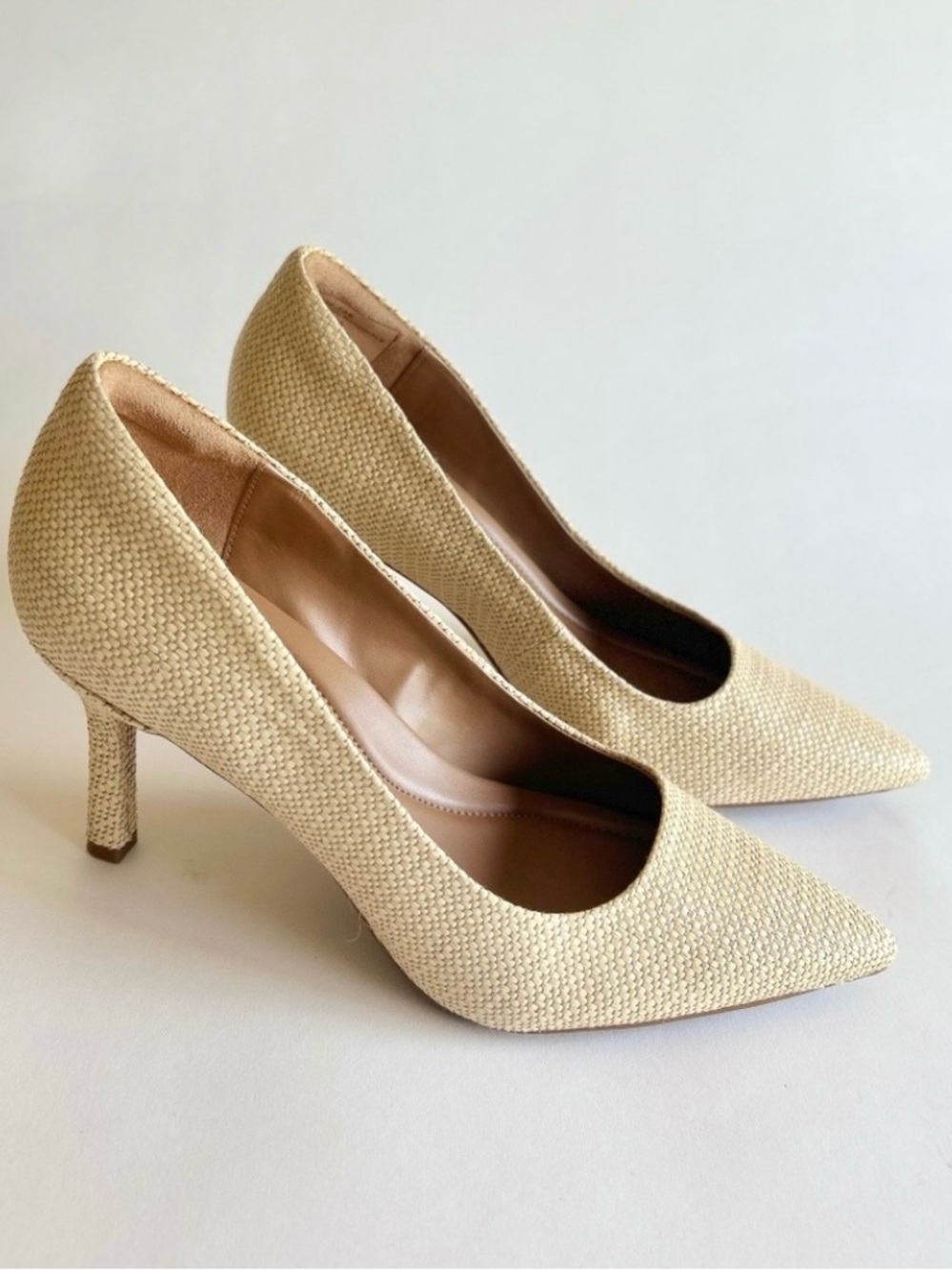 New Nordstrom Rack Cream Weaving Manmade Leather Point Toe Heels size 9.